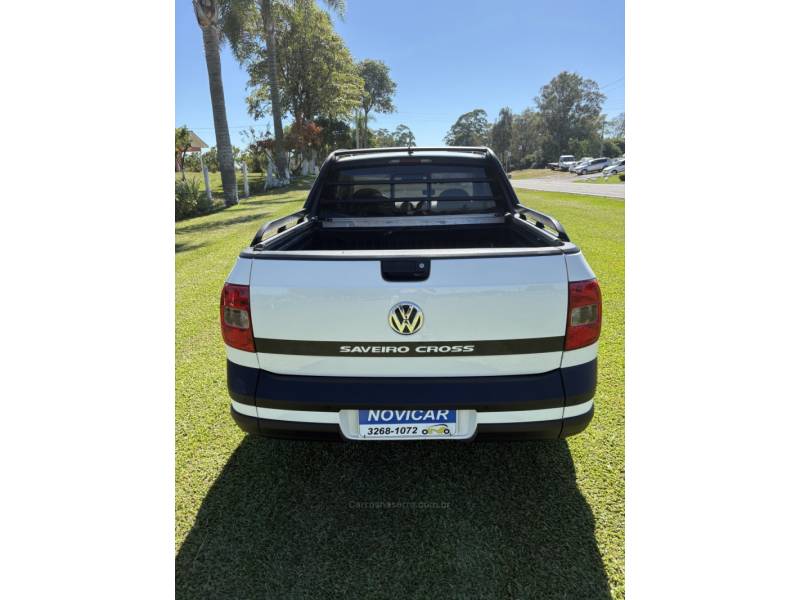 VOLKSWAGEN - SAVEIRO - 2013/2014 - Branca - R$ 60.000,00