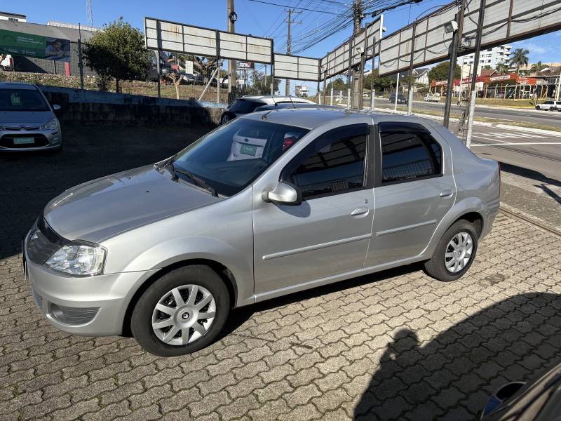 RENAULT - LOGAN - 2013/2013 - Prata - R$ 32.900,00