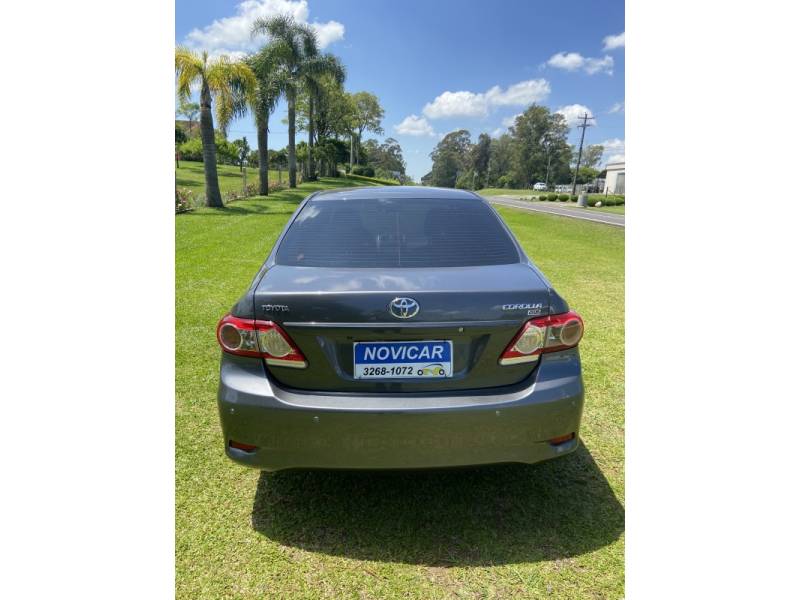 TOYOTA - COROLLA - 2013/2014 - Cinza - R$ 66.900,00