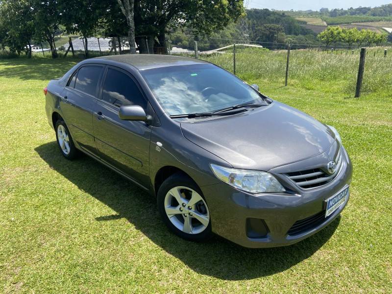 TOYOTA - COROLLA - 2013/2014 - Cinza - R$ 66.900,00
