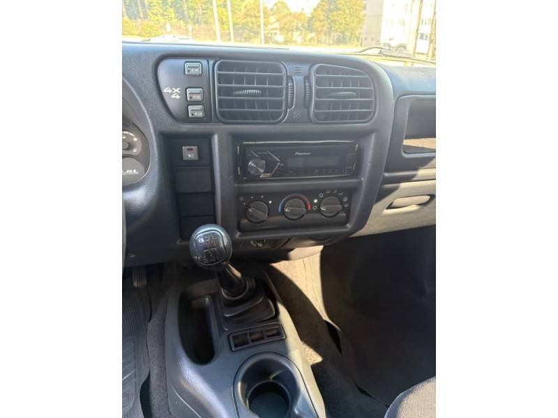 CHEVROLET - S10 - 2004/2004 - Prata - R$ 67.000,00