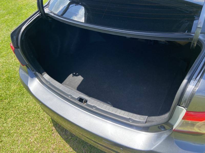 TOYOTA - COROLLA - 2013/2014 - Cinza - R$ 66.900,00