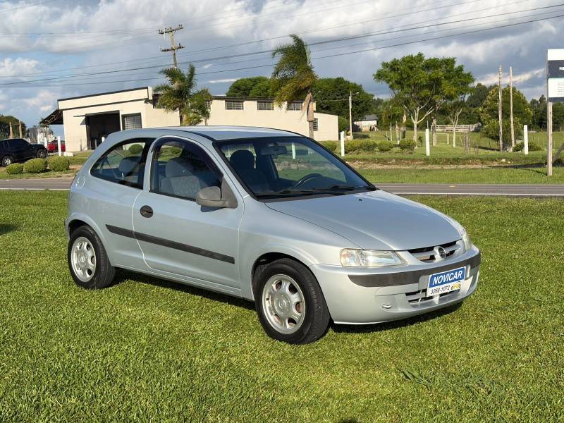 CHEVROLET - CELTA - 2003/2003 - Prata - R$ 16.900,00