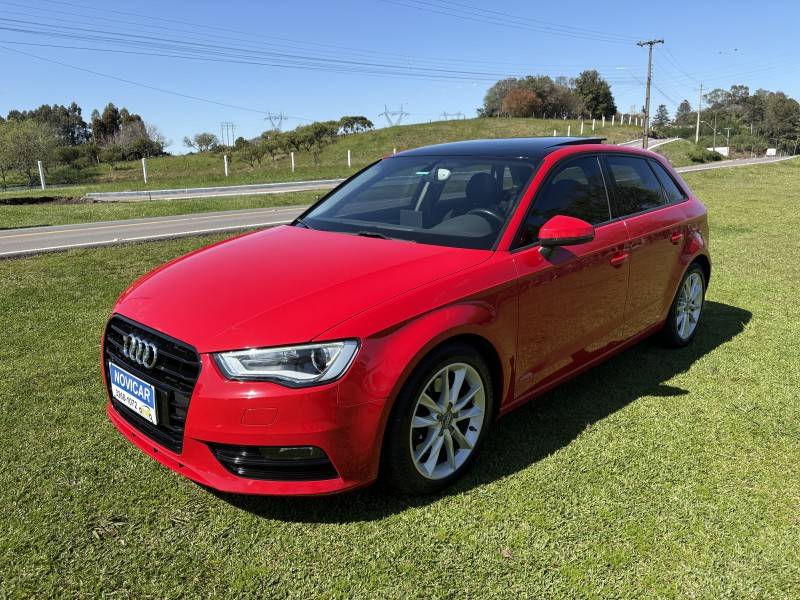 AUDI - A3 - 2014/2015 - Vermelha - R$ 89.900,00