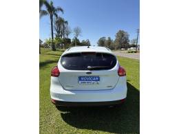 FORD - FOCUS - 2018/2019 - Branca - R$ 65.000,00
