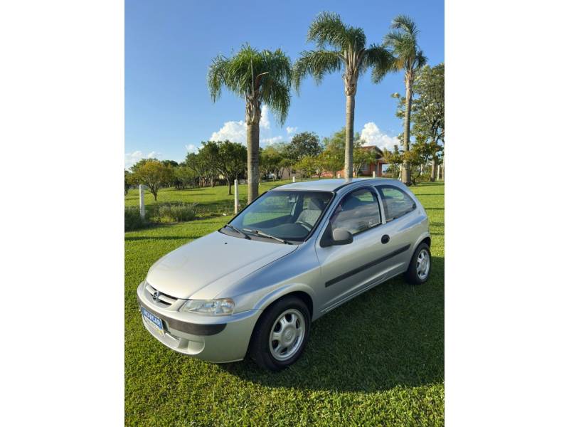 CHEVROLET - CELTA - 2003/2003 - Prata - R$ 16.900,00