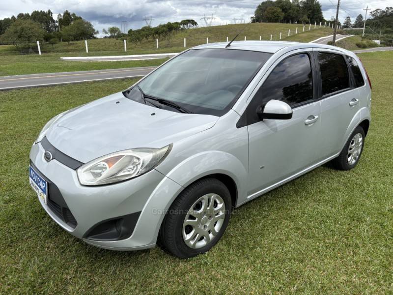 FORD - FIESTA - 2013/2014 - Prata - R$ 36.000,00