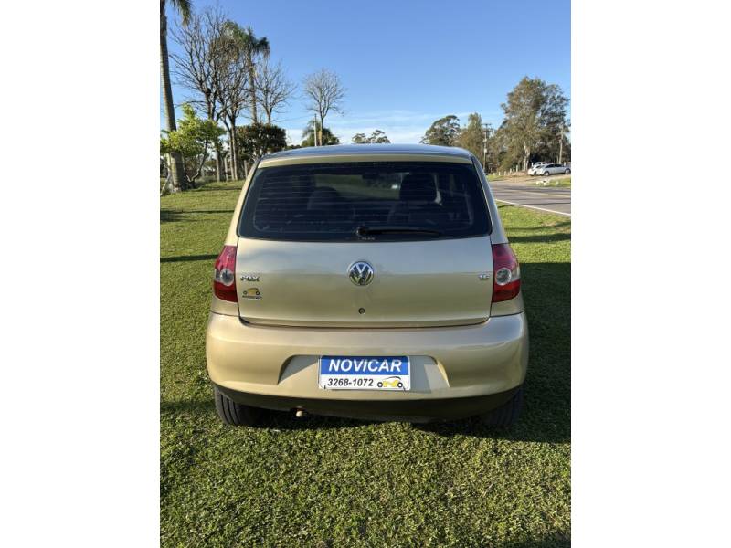 VOLKSWAGEN - FOX - 2004/2004 - Bege - R$ 23.500,00