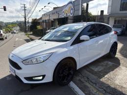 FORD - FOCUS - 2018/2019 - Branca - R$ 65.000,00