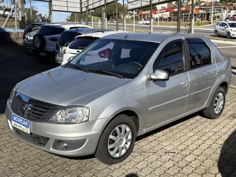 RENAULT - LOGAN - 2013/2013 - Prata - R$ 32.900,00