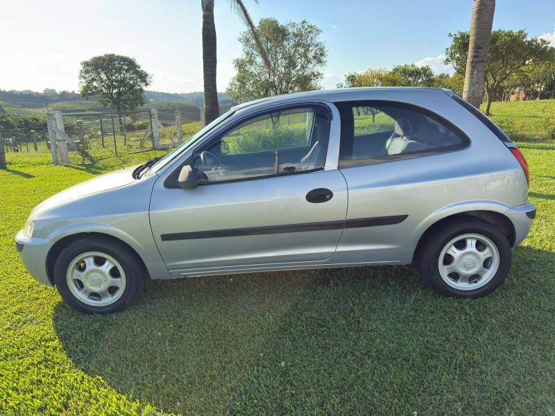 CHEVROLET - CELTA - 2003/2003 - Prata - R$ 16.900,00