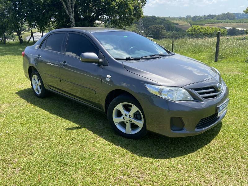 TOYOTA - COROLLA - 2013/2014 - Cinza - R$ 66.900,00