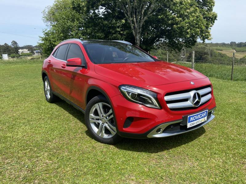 MERCEDES-BENZ - GLA 200 - 2015/2016 - Vermelha - R$ 139.000,00